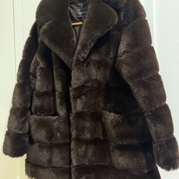 BCBGMaxAzria Luxurious Brown Faux Fur Coat - Picture 4 of 8